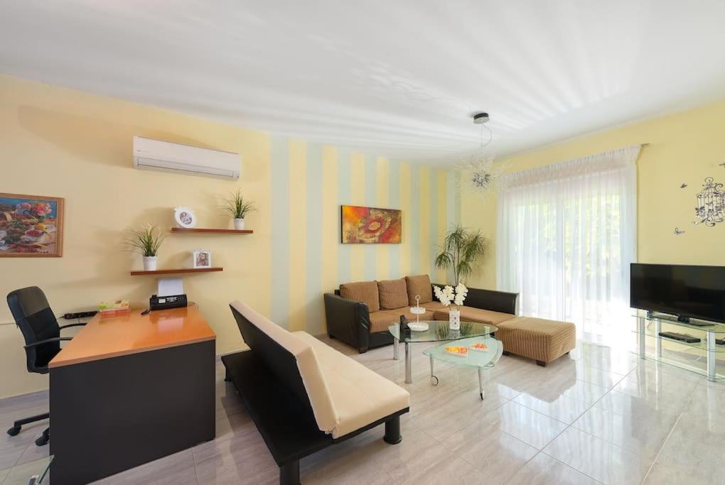 Greek Style Ground Floor Apartment & Pool Ialysos (Rhodes) Exterior foto